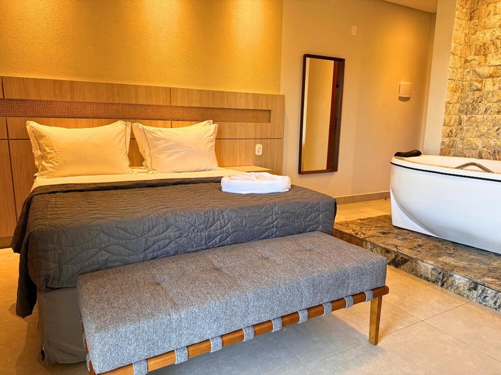 Deluxe Suite Spa Bath